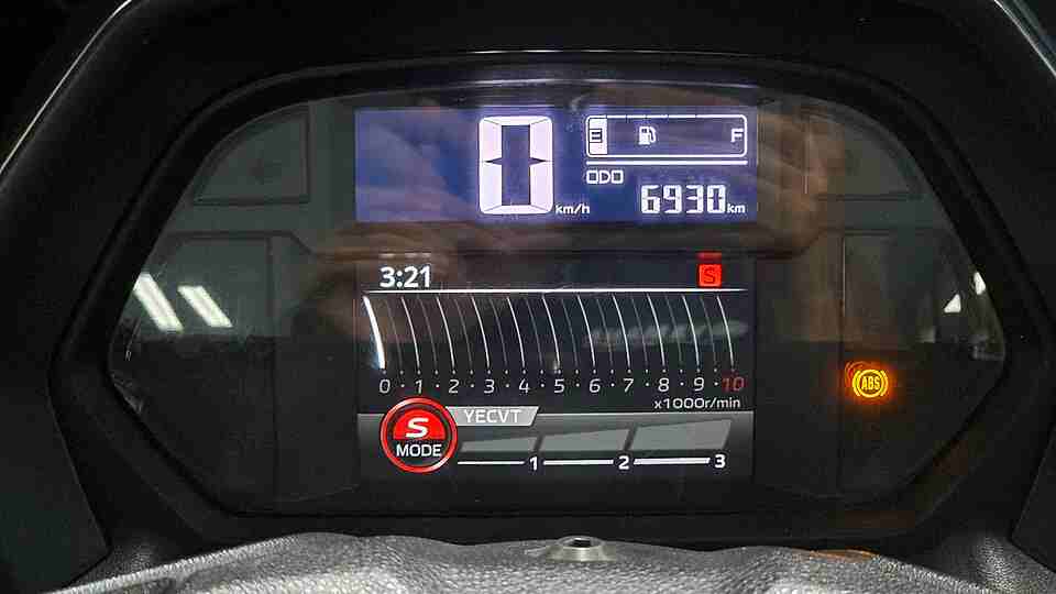 Yamaha NMAX Turbo 2024 TFT instrument panel