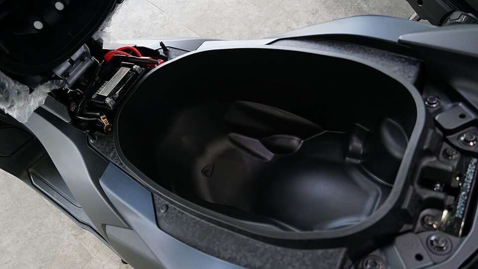 Yamaha NMAX Turbo 2024 underseat storage