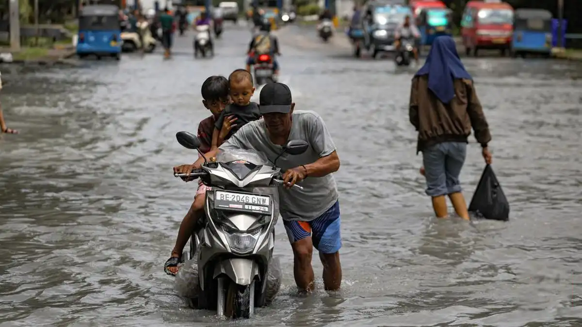 Musim Banjir di Bekasi: Dampaknya ke Motor & Cara Mencegah Kerusakan